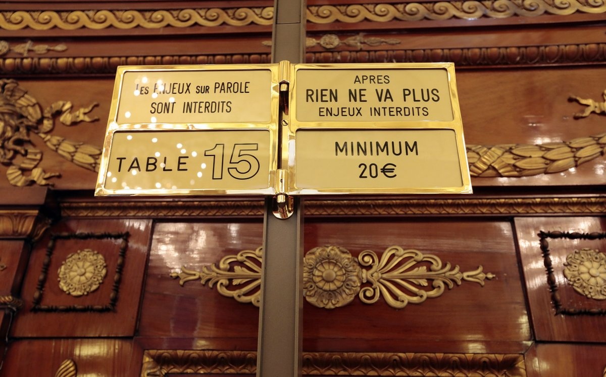 Anh hiem ben trong song bac sang trong cua phim 007 anh 11