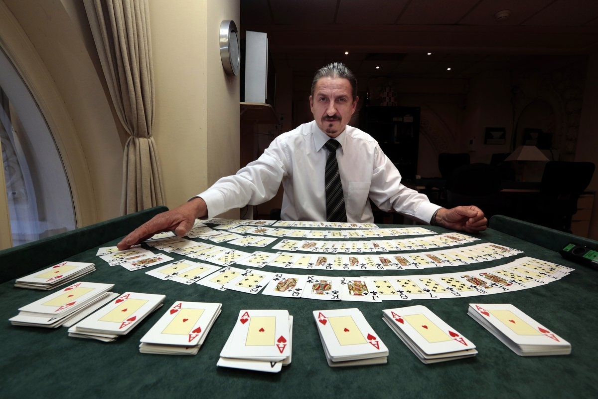 Anh hiem ben trong song bac sang trong cua phim 007 anh 13