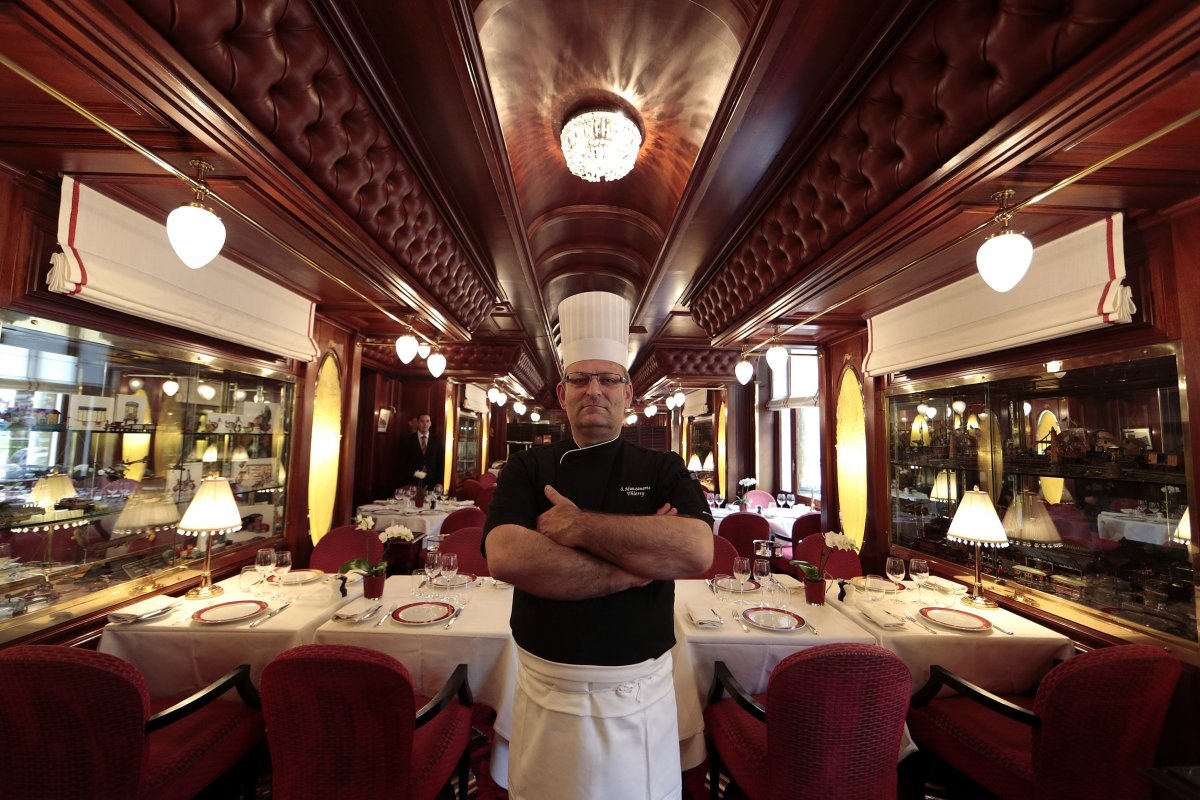 Anh hiem ben trong song bac sang trong cua phim 007 anh 16