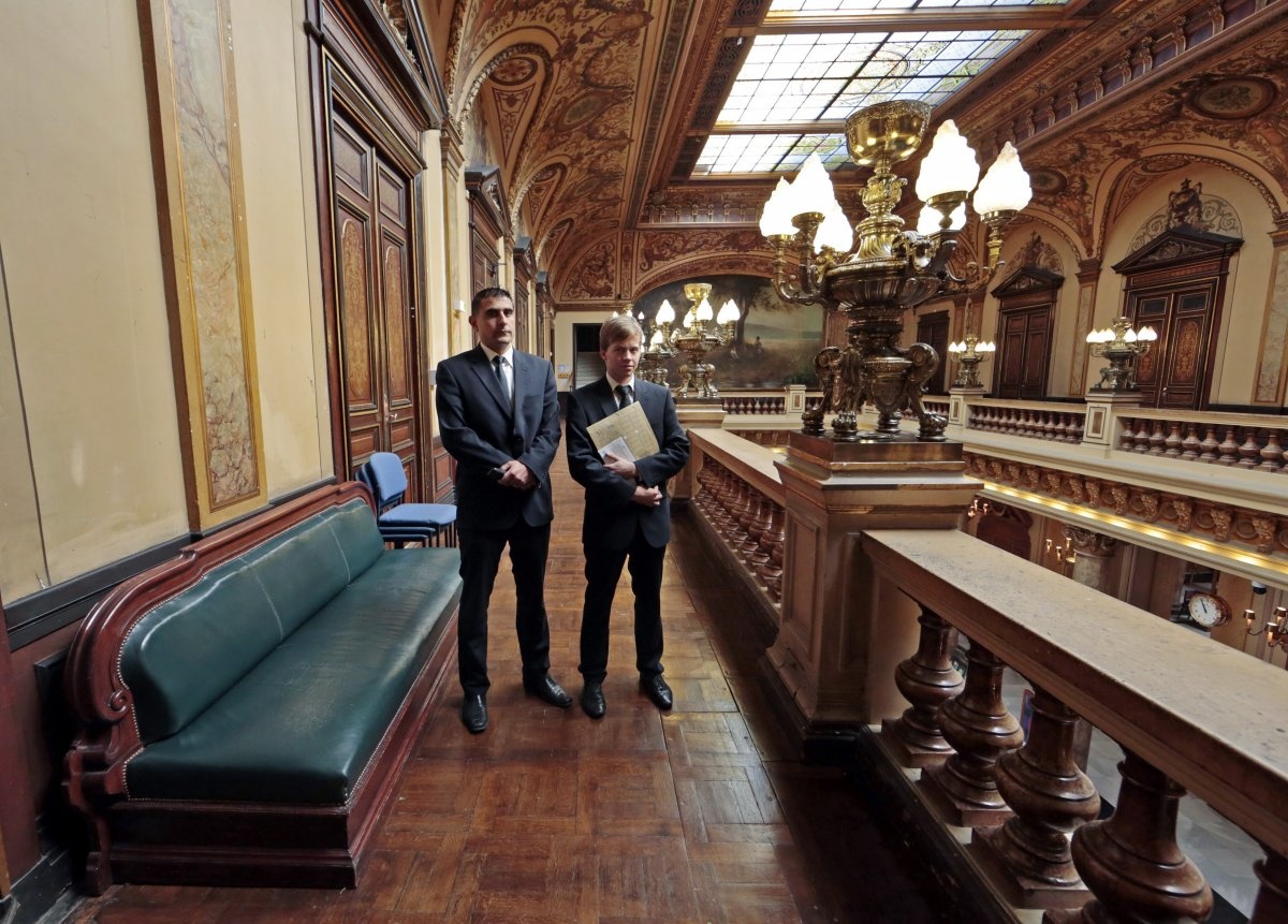 Anh hiem ben trong song bac sang trong cua phim 007 anh 5