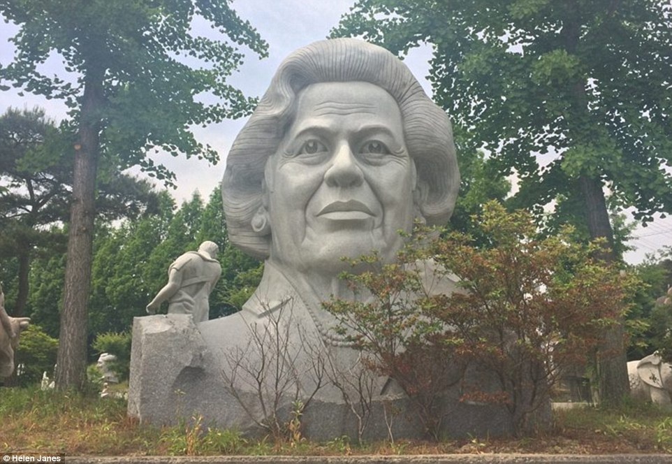 Cong vien co 6.000 tuong o Han Quoc anh 2