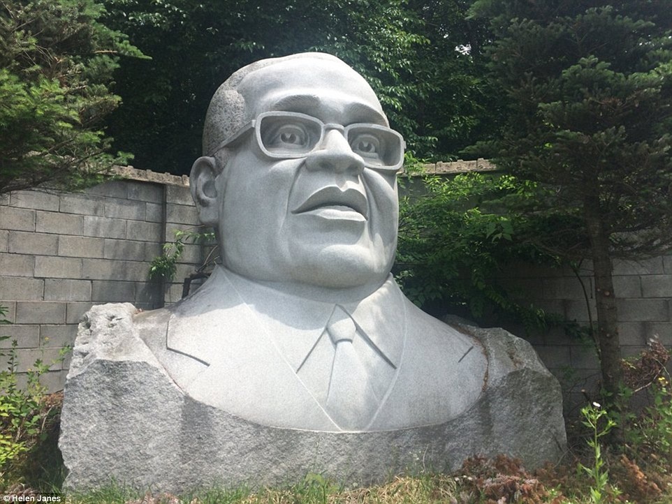 Cong vien co 6.000 tuong o Han Quoc anh 5