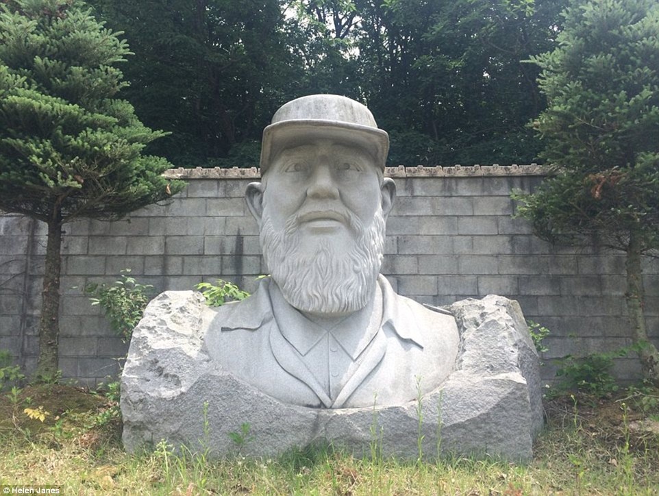 Cong vien co 6.000 tuong o Han Quoc anh 7