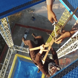 Roi tu do tu thap cao 40 m hinh anh