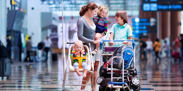 Cach giu an toan cho con khi di du lich anh 5