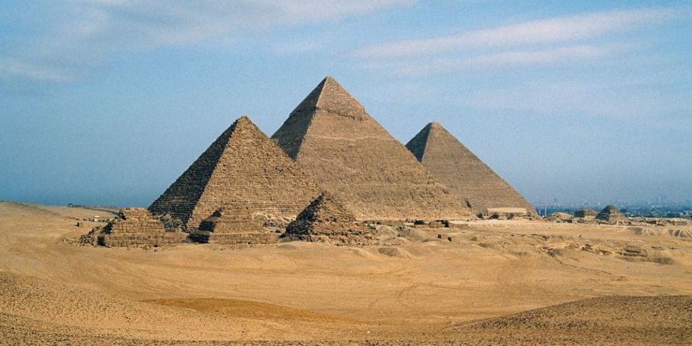 Khoang trong bi an trong long kim tu thap Giza hinh anh