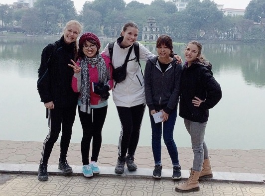 Tour Ha Noi mien phi voi sinh vien len CNN hinh anh