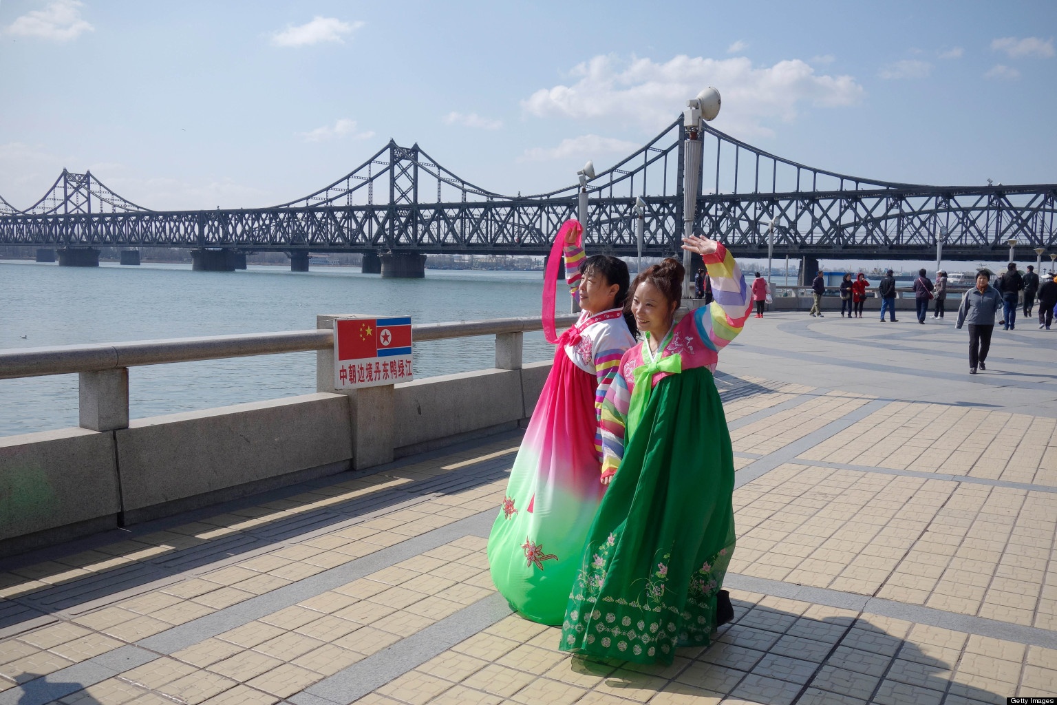 Du khach duoc phep di dau o quoc gia bi an nhat th anh 12