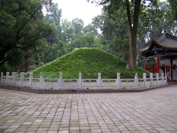 Bi an ve noi chon cat Khong Minh - Gia Cat Luong hinh anh