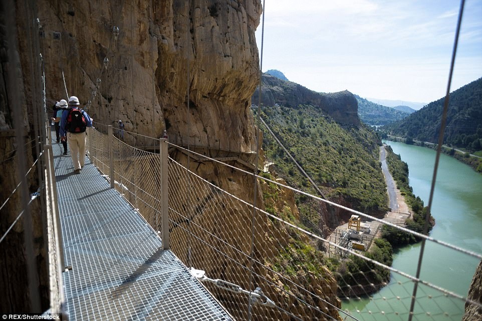 Tuyen duong bo nguy hiem nhat the gioi anh 7