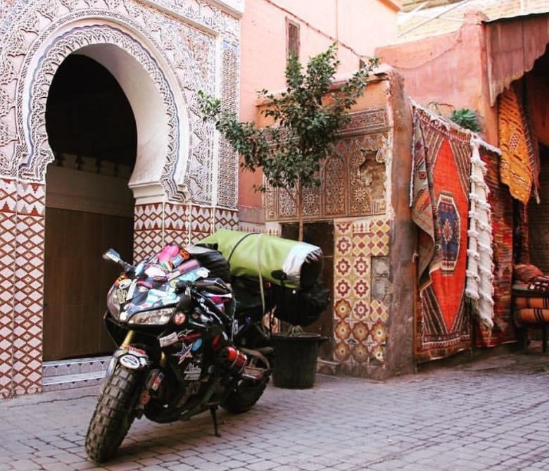 Co gai chay xe phan khoi lon chu du the gioi anh 2