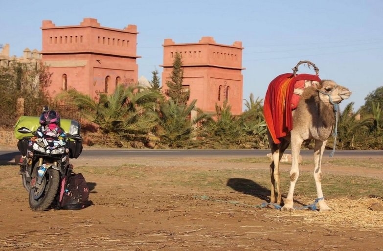 Co gai chay xe phan khoi lon chu du the gioi anh 3