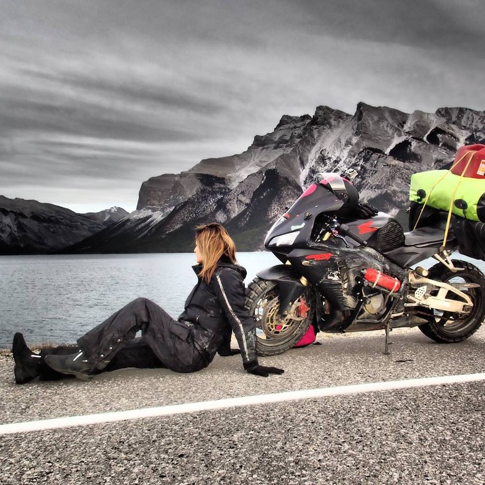 Co gai chay xe phan khoi lon chu du the gioi anh 7