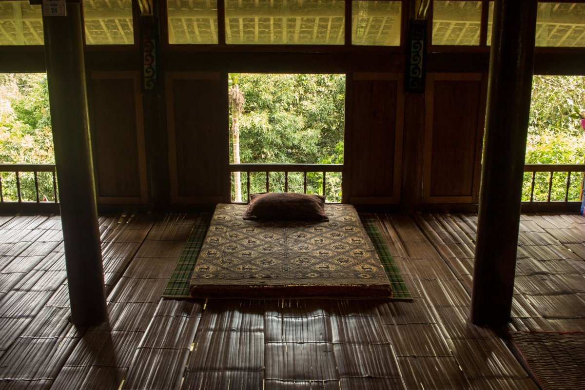 Khach Tay o lang ngheo heo lanh cua Viet Nam anh 5