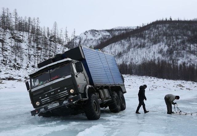 Hanh trinh ron gay tren bang dua thuc an toi Siberia hinh anh