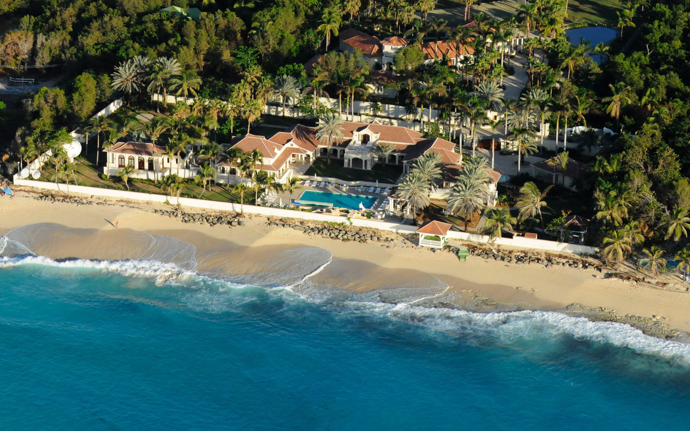 Tong thong My Donald Trump rao ban dinh thu co bai bien rieng hinh anh