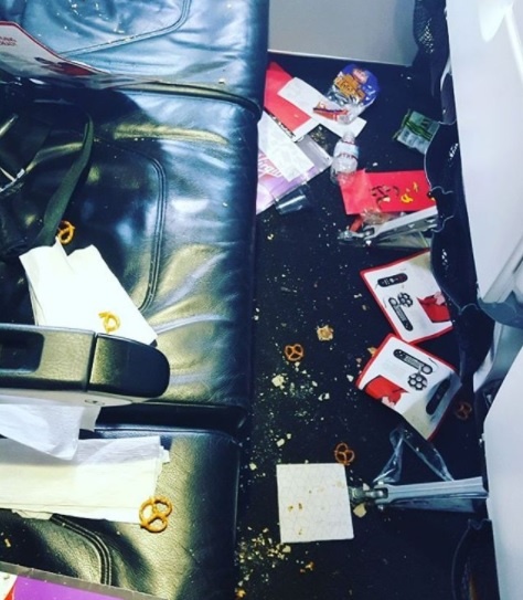 Nhung hanh dong kho do cua khach di may bay anh 18