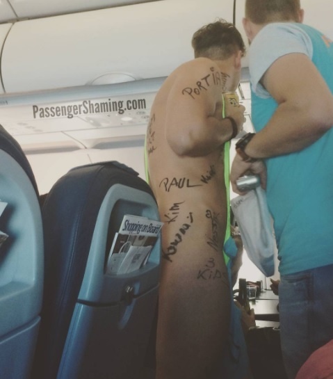 Nhung hanh dong kho do cua khach di may bay anh 11