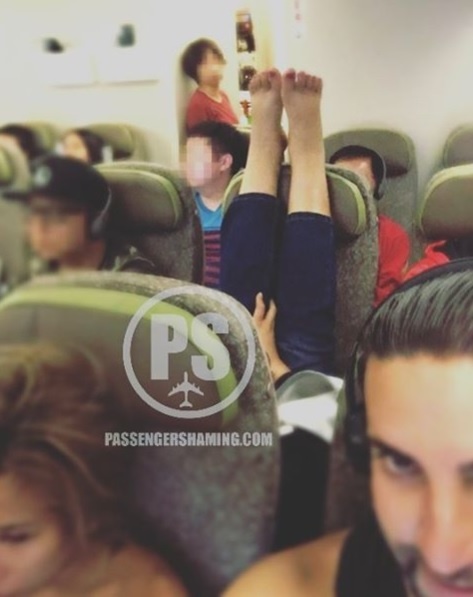 Nhung hanh dong kho do cua khach di may bay anh 3