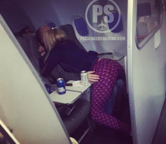 Nhung hanh dong kho do cua khach di may bay anh 7