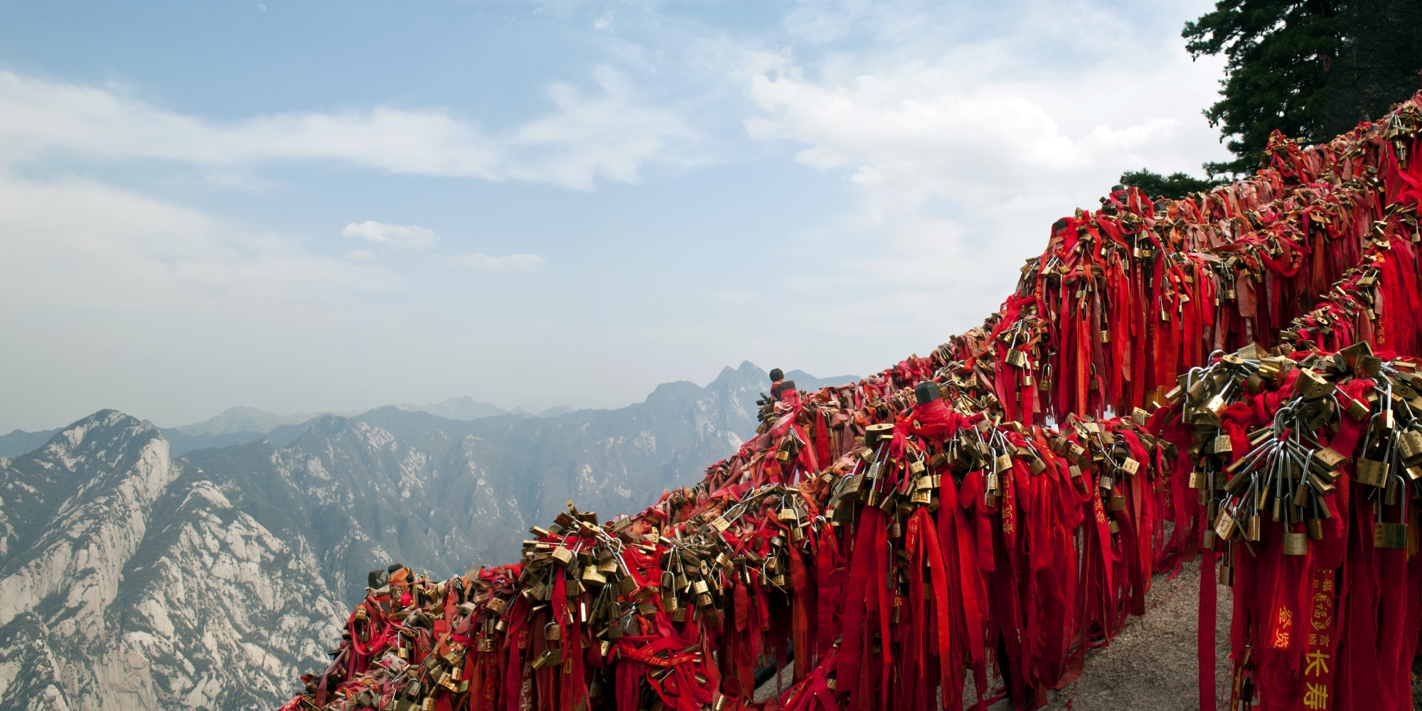 Noi ba lan dien ra Hoa Son luan kiem co dang den ngao du anh 9