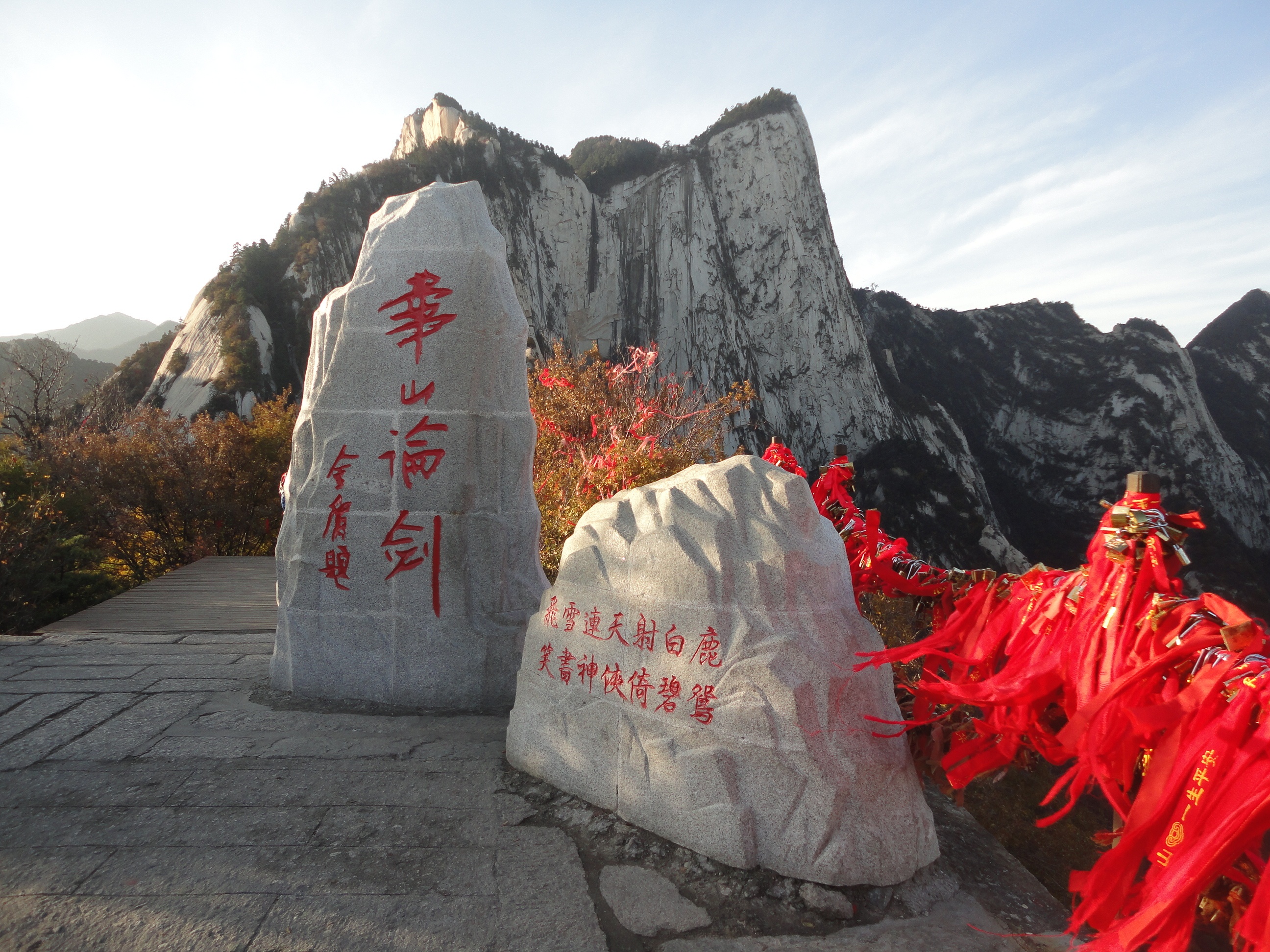 Noi ba lan dien ra Hoa Son luan kiem co dang den ngao du anh 10