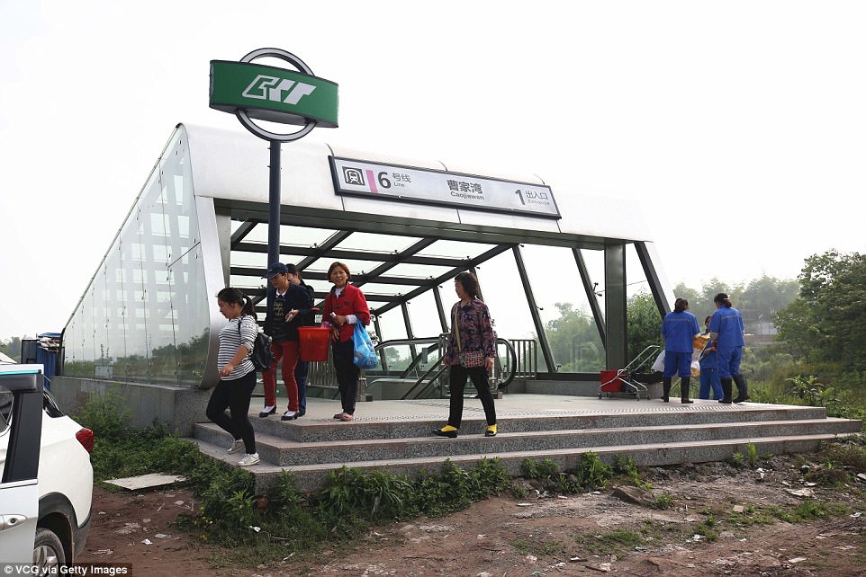 Ga tau dien ngam hien dai giua dong khong mong quanh anh 10