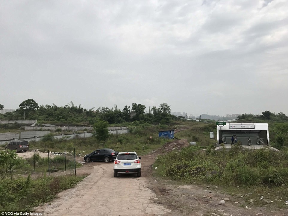 Ga tau dien ngam hien dai giua dong khong mong quanh anh 12