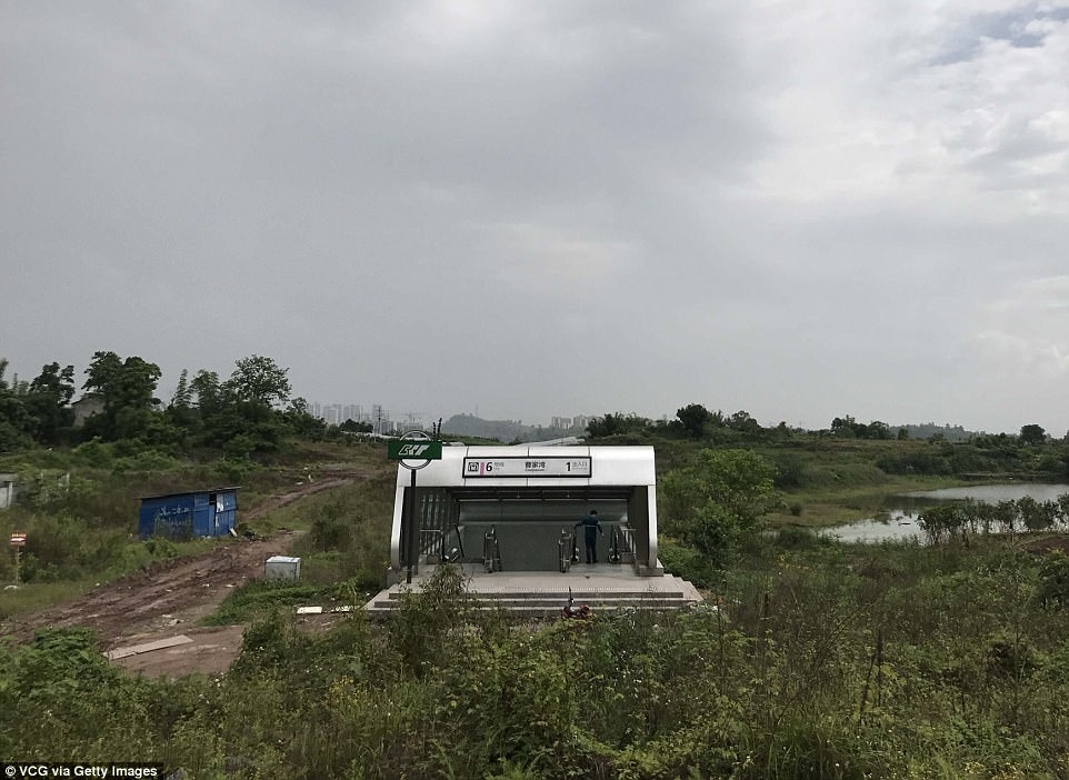 Ga tau dien ngam hien dai giua dong khong mong quanh anh 9