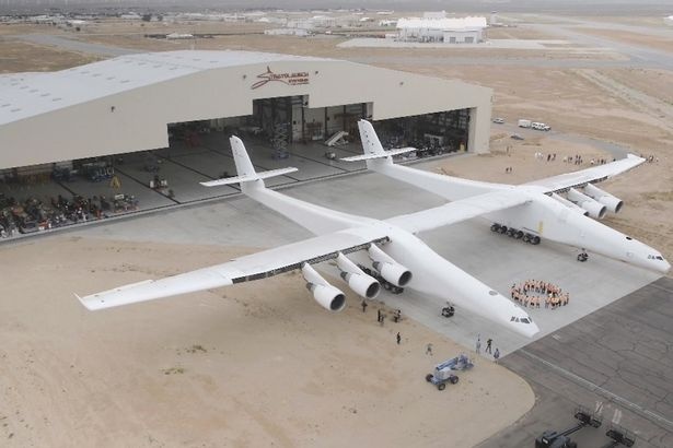 May bay lon nhat the gioi cho duoc ca ten lua vu tru hinh anh