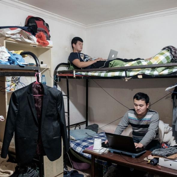 Nguoi dan duoi ham tranh bom nguyen tu anh 7