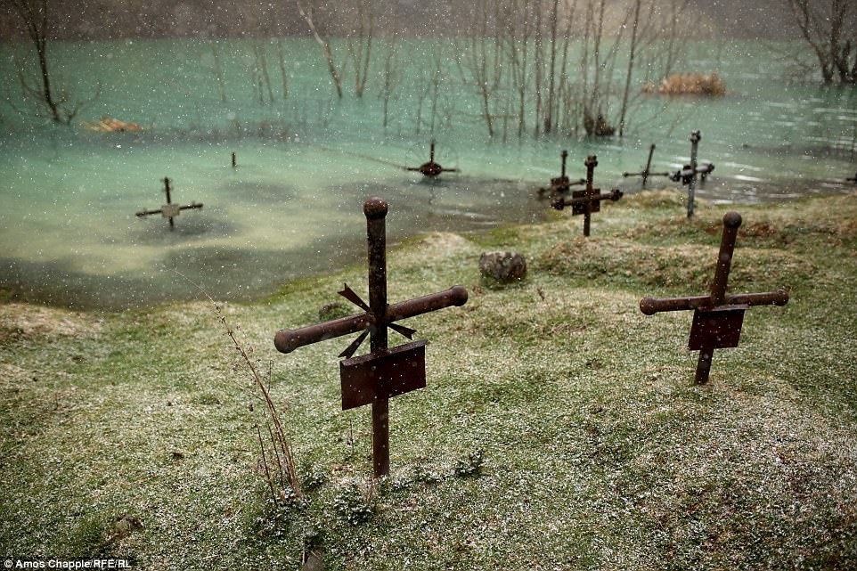 Ngoi lang chim nghim trong nuoc thai tu mo dong anh 12