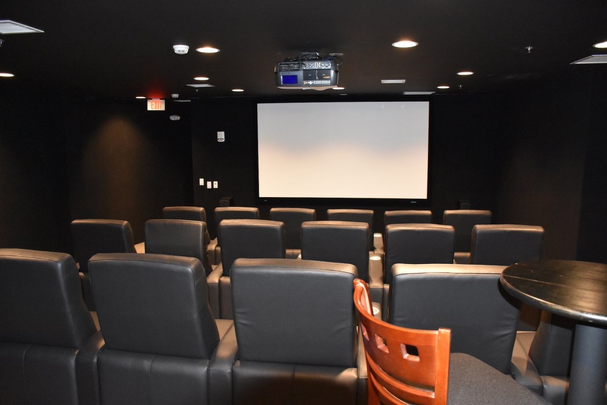 Ben trong khu tru an de phong tan the cho gioi nha giau anh 9