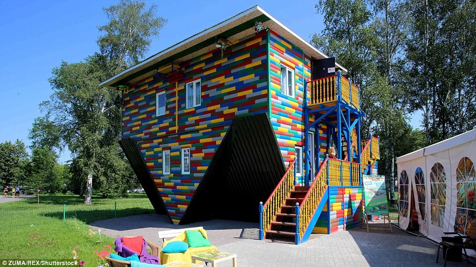 Những ngôi nhà lộn ngược kỳ quặc trên thế giới ảnh 1 Nhung ngoi nha lon nguoc ky quac tren the gioi anh 1