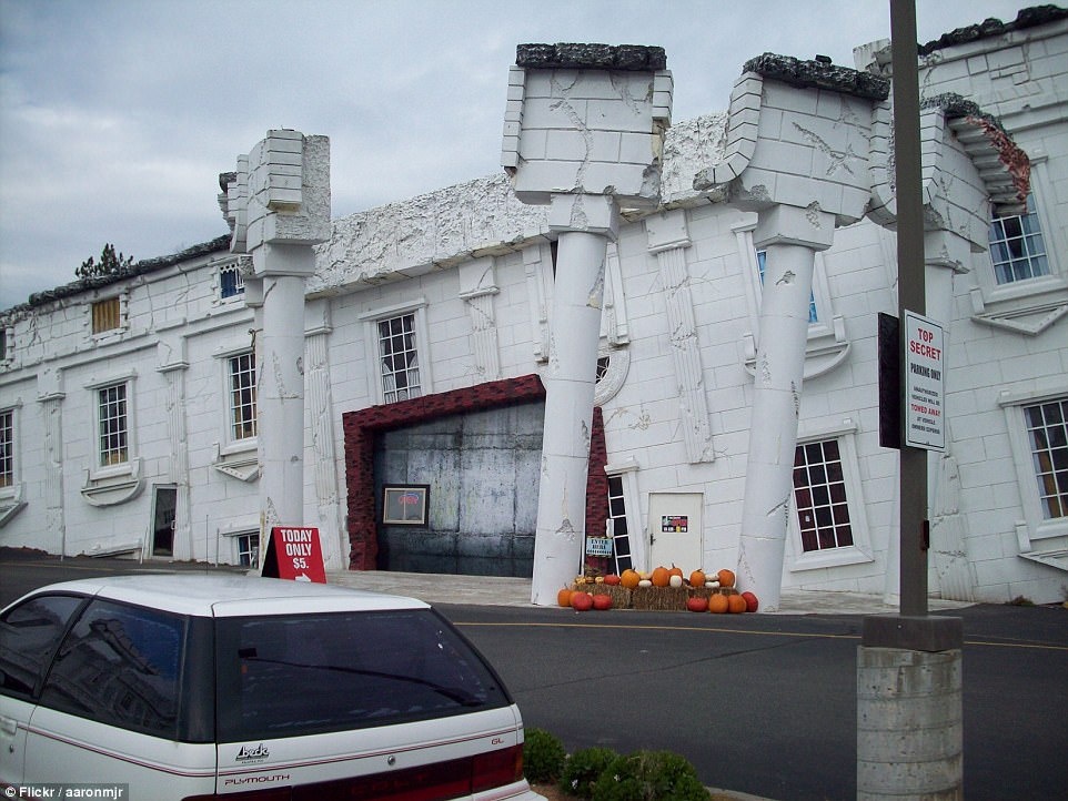 Những ngôi nhà lộn ngược kỳ quặc trên thế giới ảnh 8 Nhung ngoi nha lon nguoc ky quac tren the gioi anh 8