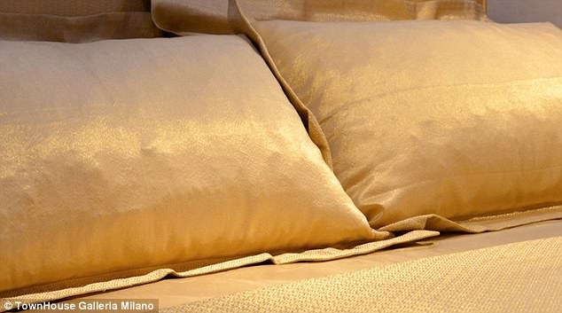 Ngu tren ga goi det vang, dat hon can ho chung cu hinh anh