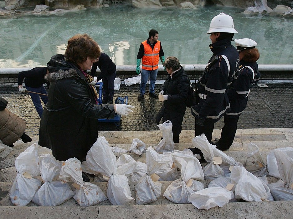 1, 5 trieu USD tien xu o dai phun nuoc Trevi di dau? anh 6