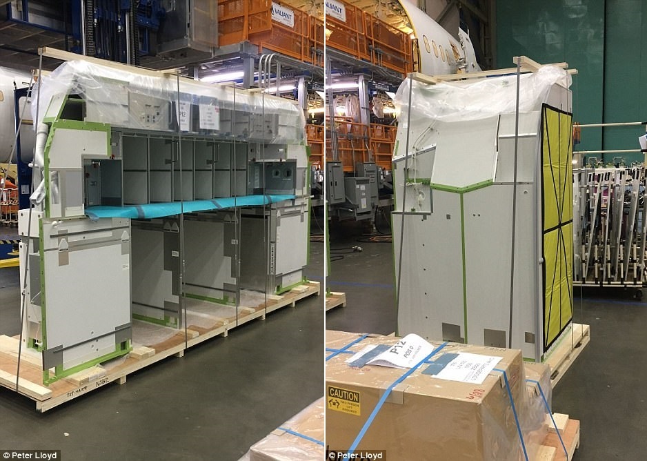 Xuong may bay toi mat trong toa nha rong nhat anh 9