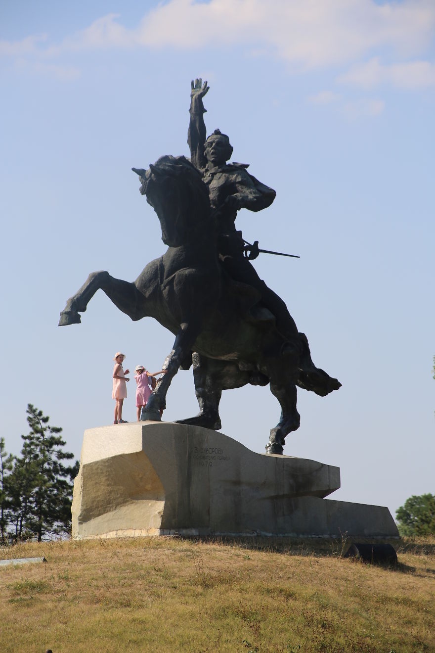 Cuoc song ben trong mot quoc gia khong ton tai anh 17