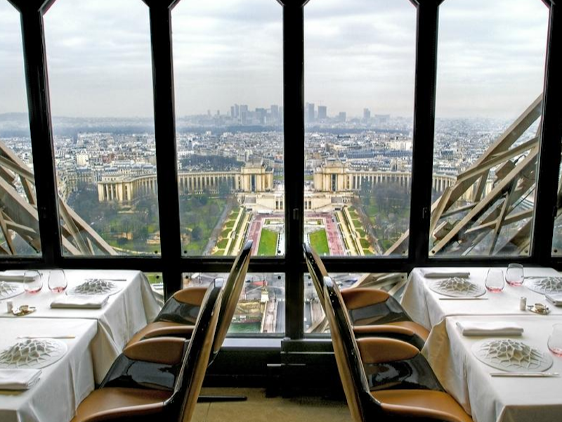 Nha hang tiep don ong Trump tren thap Eiffel anh 3