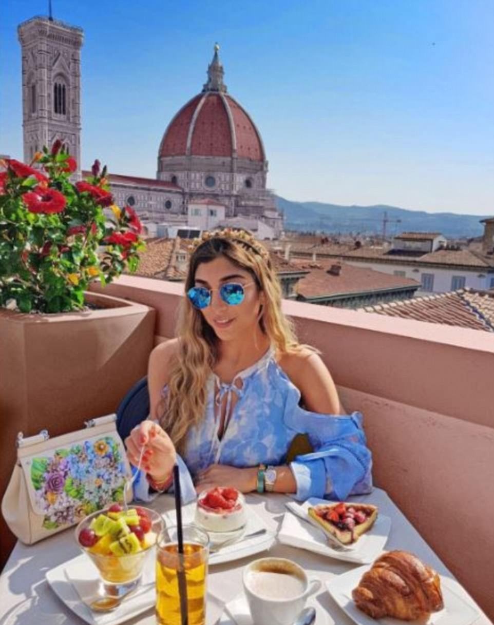 Blogger xinh dep bi vach mat “song ao” o diem den noi tieng anh 14