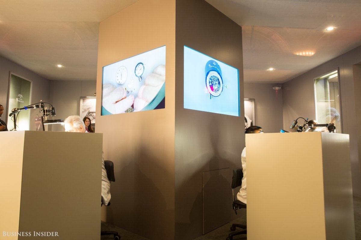 Nhung dong ho Thuy Si nha giau phai nop ho so moi duoc mua anh 18