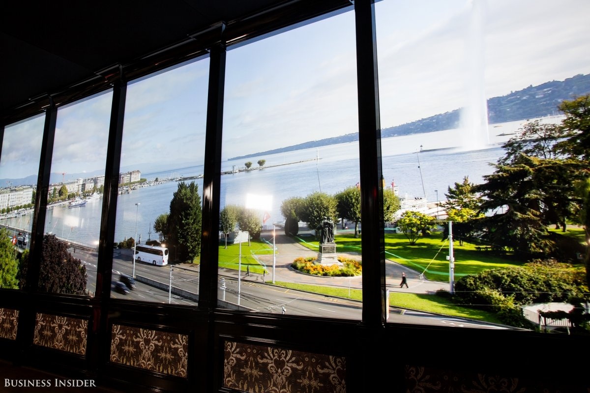 Nhung dong ho Thuy Si nha giau phai nop ho so moi duoc mua anh 7