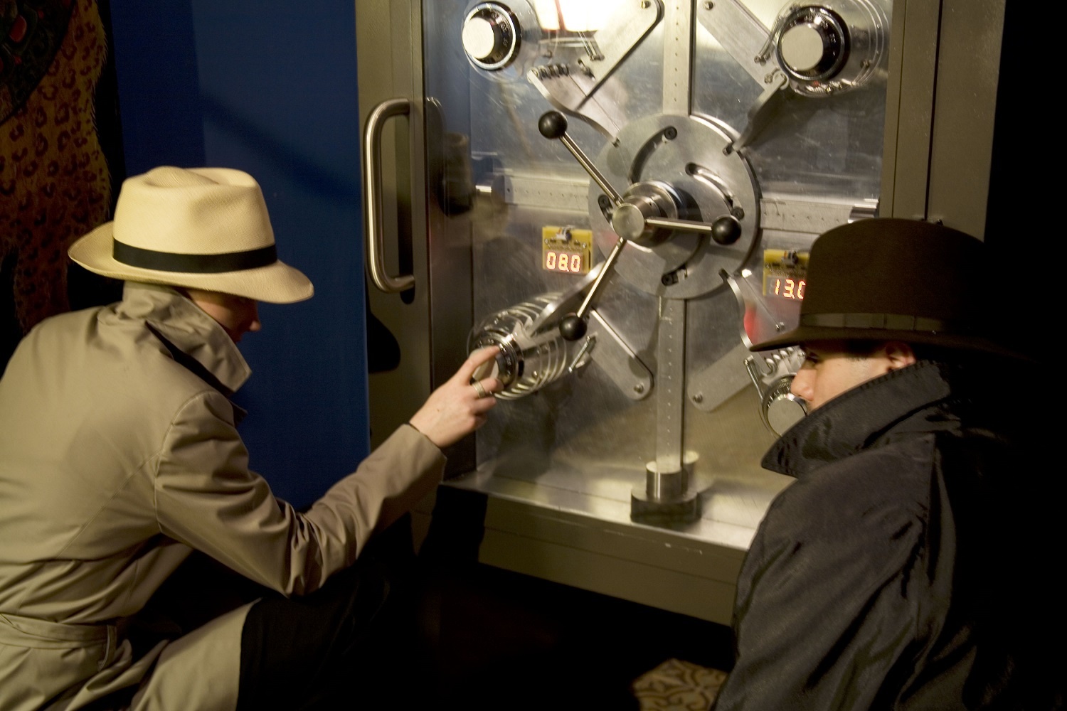 Tro choi can nao va xe cua James Bond o bao tang gian diep My anh 16