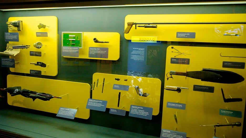 Tro choi can nao va xe cua James Bond o bao tang gian diep My anh 12