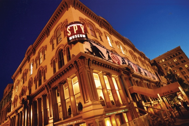 Tro choi can nao va xe cua James Bond o bao tang gian diep My anh 1