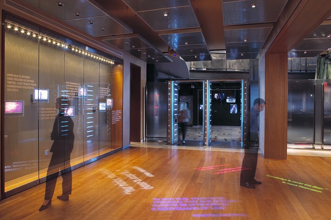 Tro choi can nao va xe cua James Bond o bao tang gian diep My anh 2