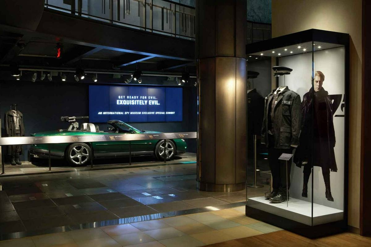 Tro choi can nao va xe cua James Bond o bao tang gian diep My anh 8