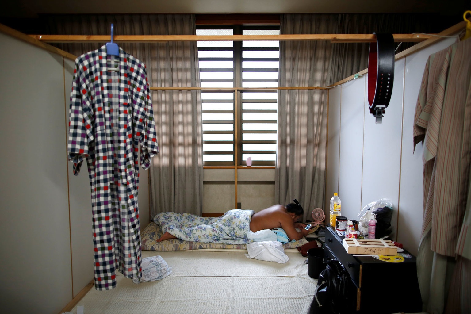 Cuoc song chat vat cua vo si sumo thoi hien dai anh 17