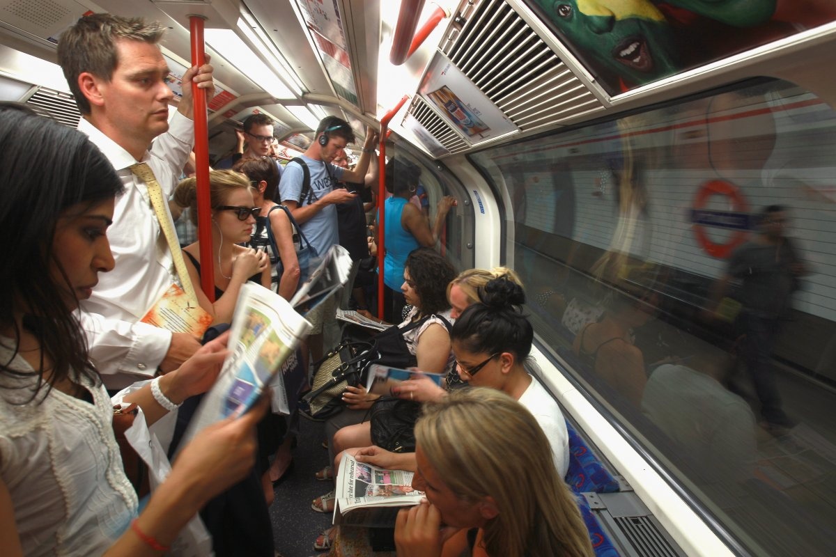 Nhung kieu du khach khien dan ban dia ghet anh 8